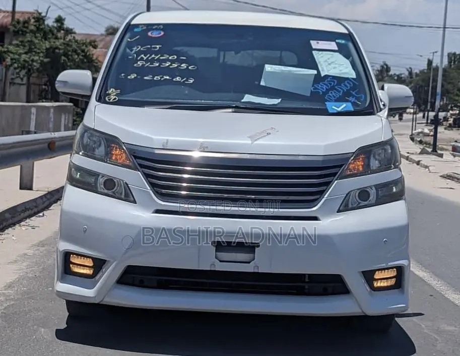 Toyota Vellfire 2010 Off white