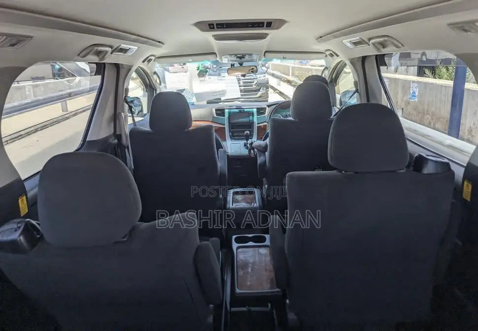 Toyota Vellfire 2010 Off white