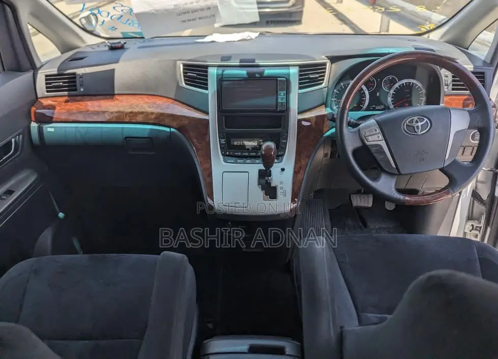 Toyota Vellfire 2010 Off white