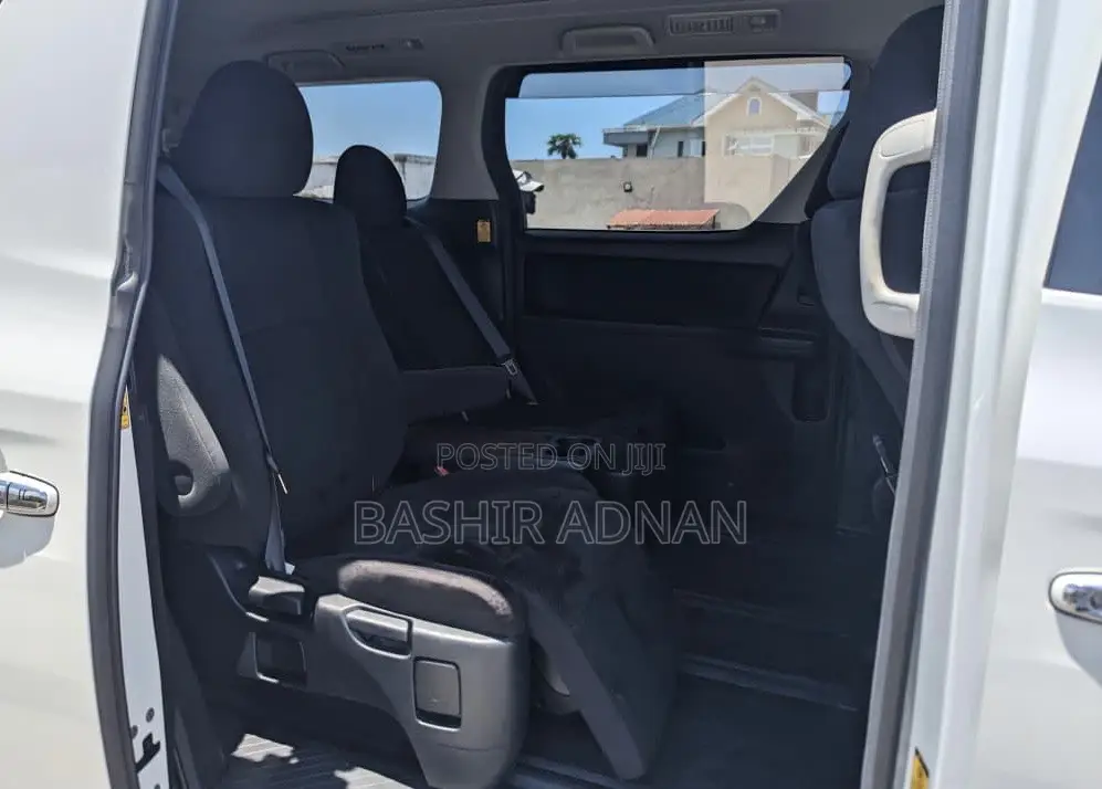 Toyota Vellfire 2010 Off white