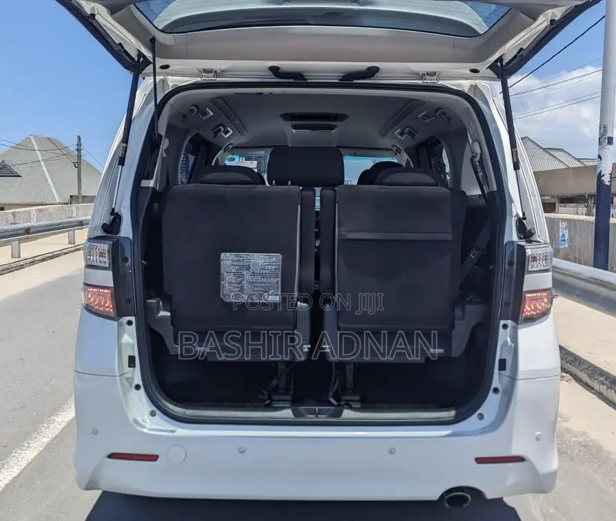 Toyota Vellfire 2010 Off white