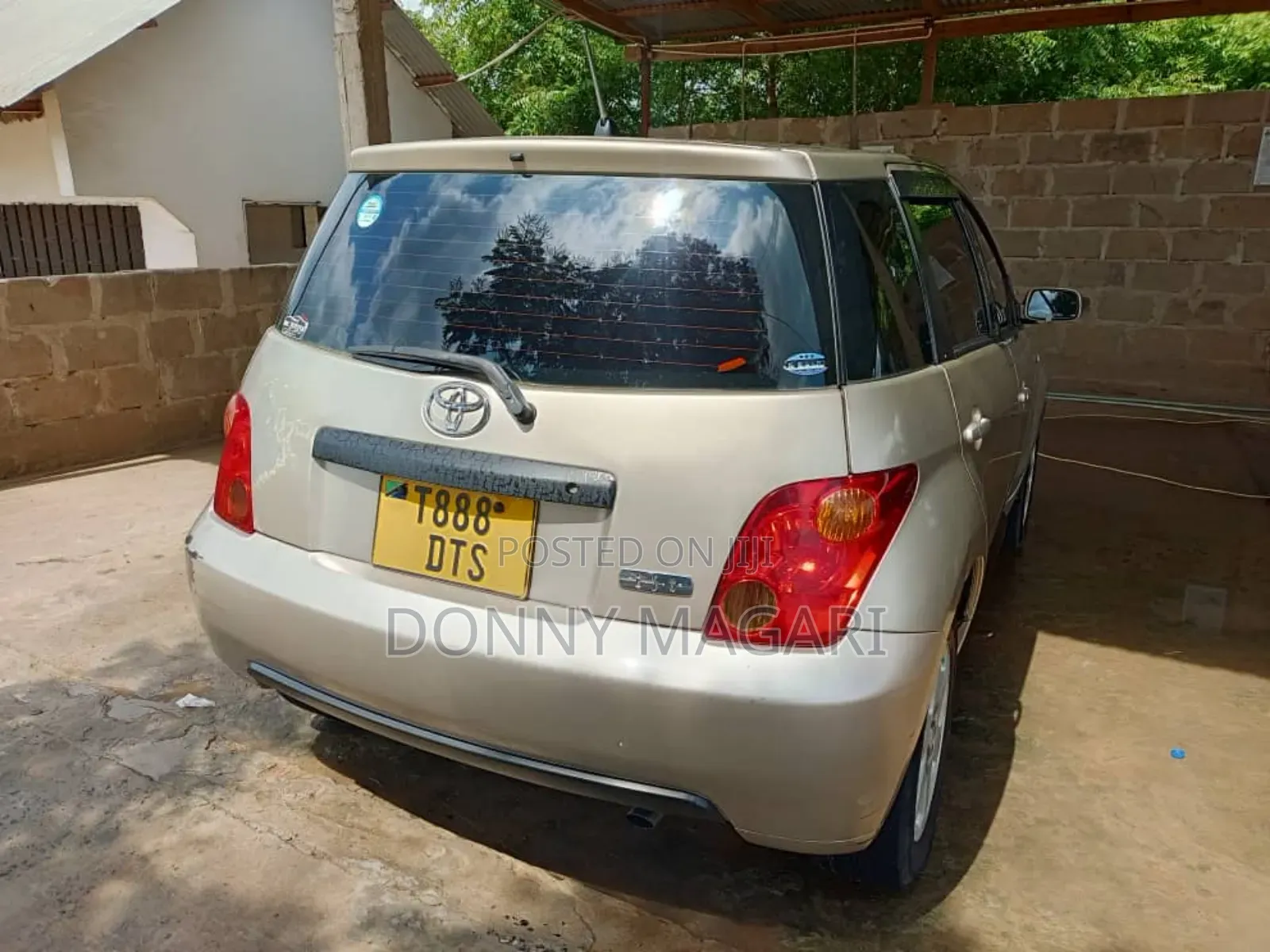 Toyota IST 2004 Gold