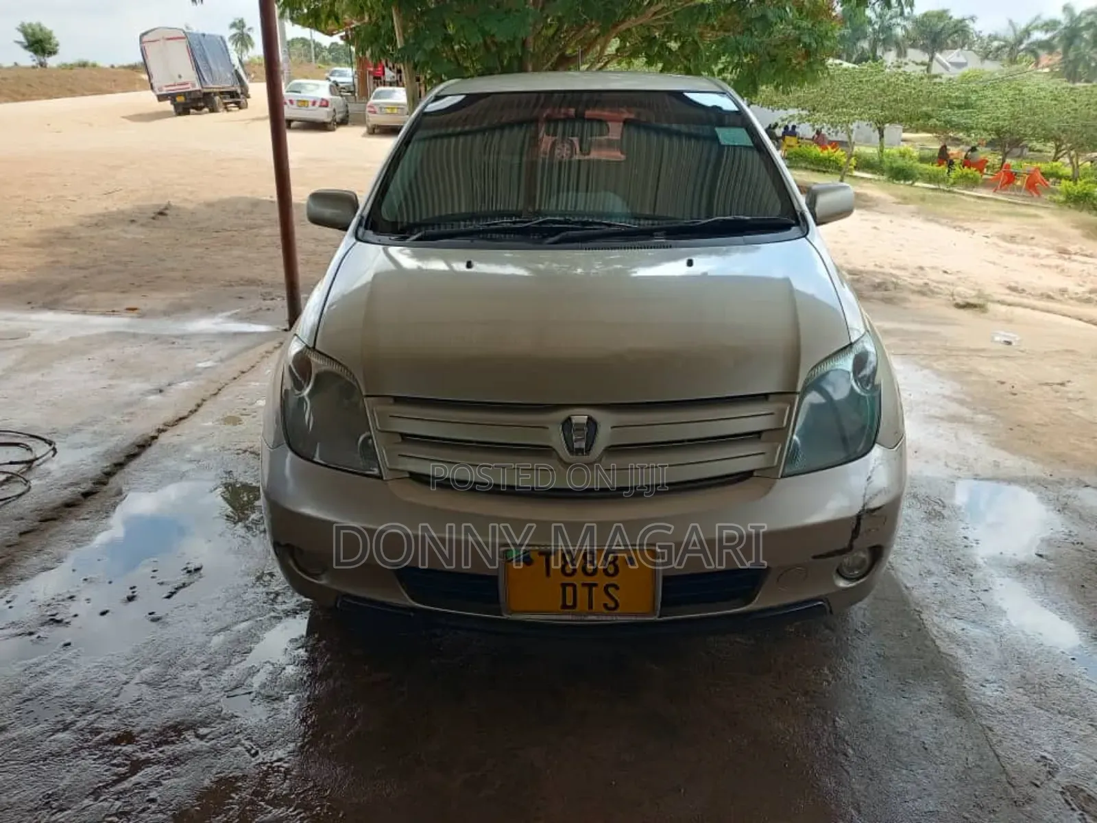 Toyota IST 2004 Gold