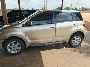 Toyota IST 2004 Gold