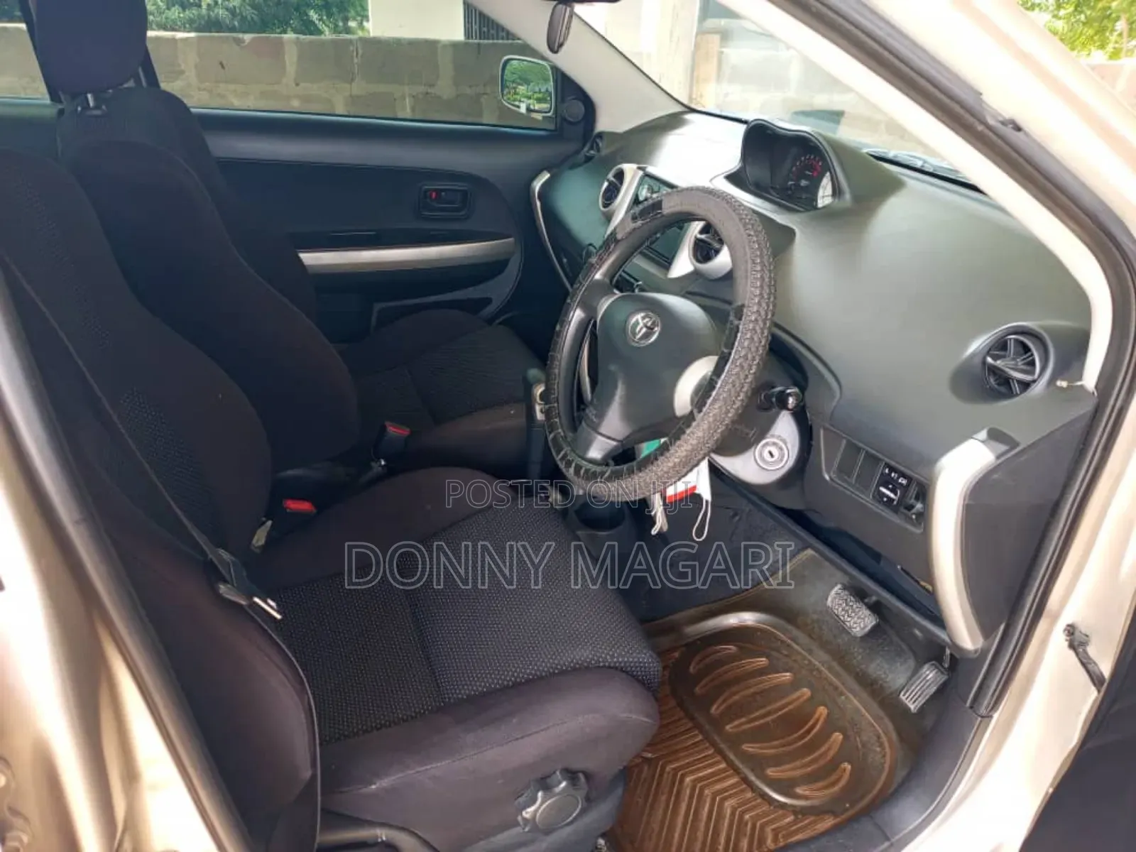 Toyota IST 2004 Gold