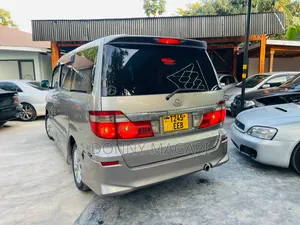 Toyota Alphard 2005 Gold