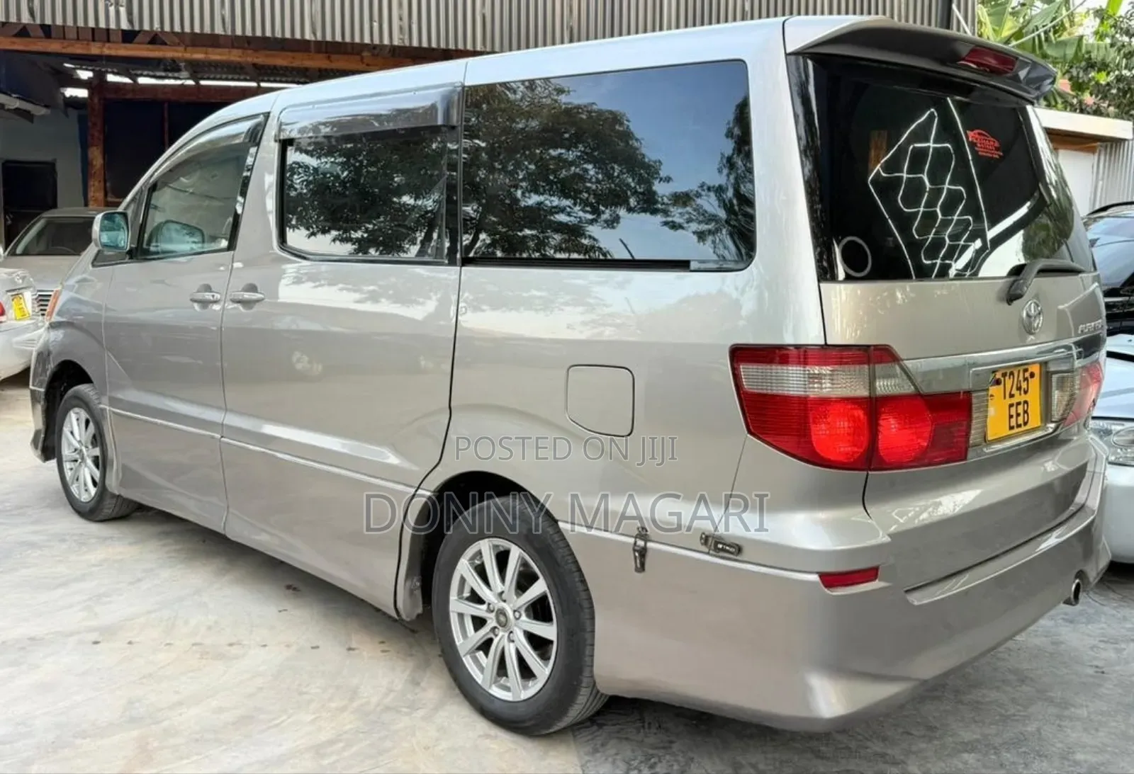 Toyota Alphard 2005 Gold