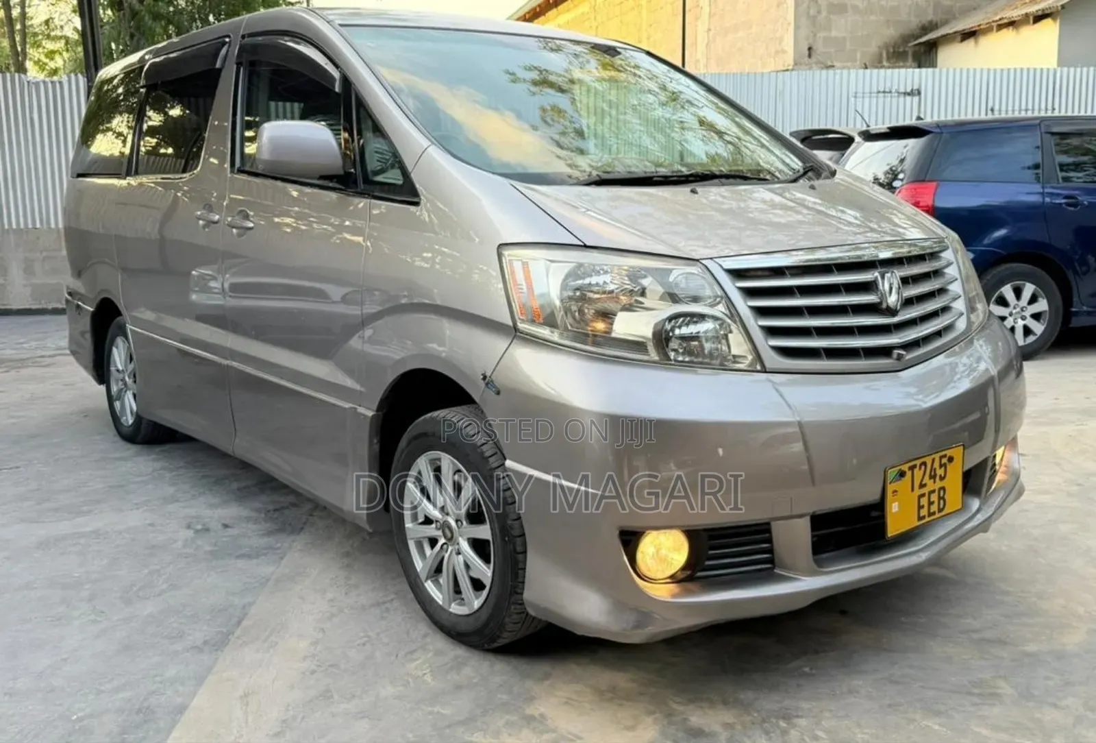 Toyota Alphard 2005 Gold