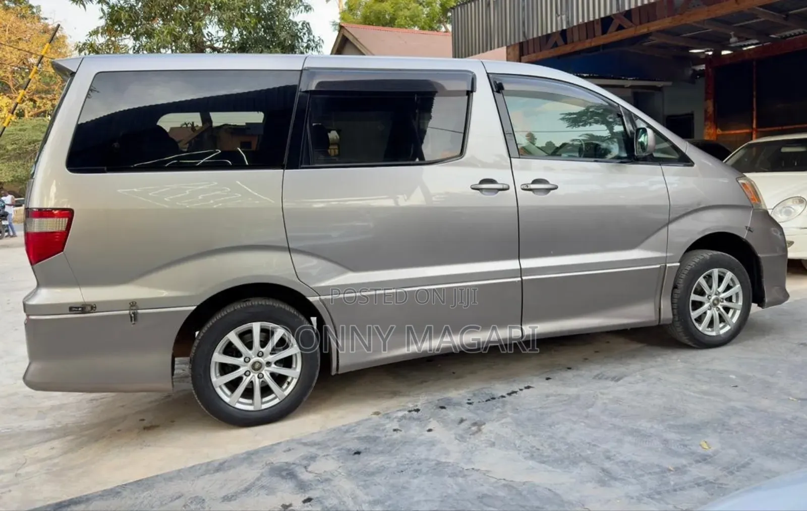 Toyota Alphard 2005 Gold