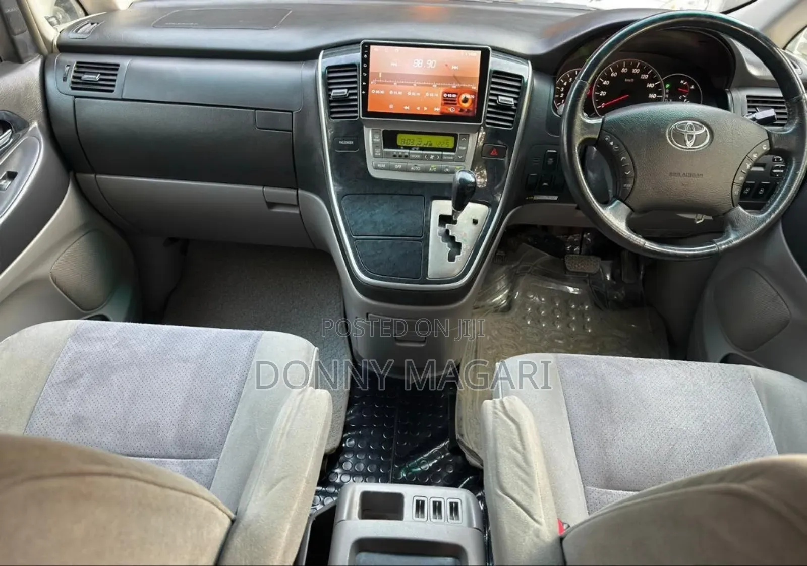 Toyota Alphard 2005 Gold