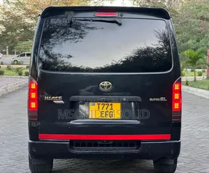 Toyota HiAce 2010 Black