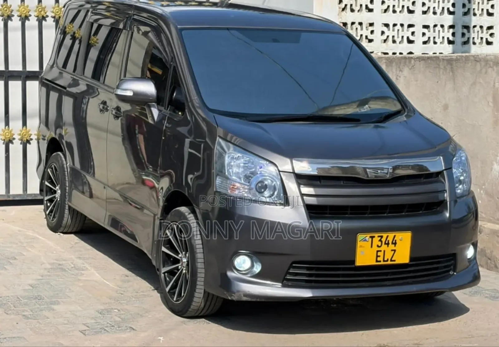 Toyota Noah 2008 Gray