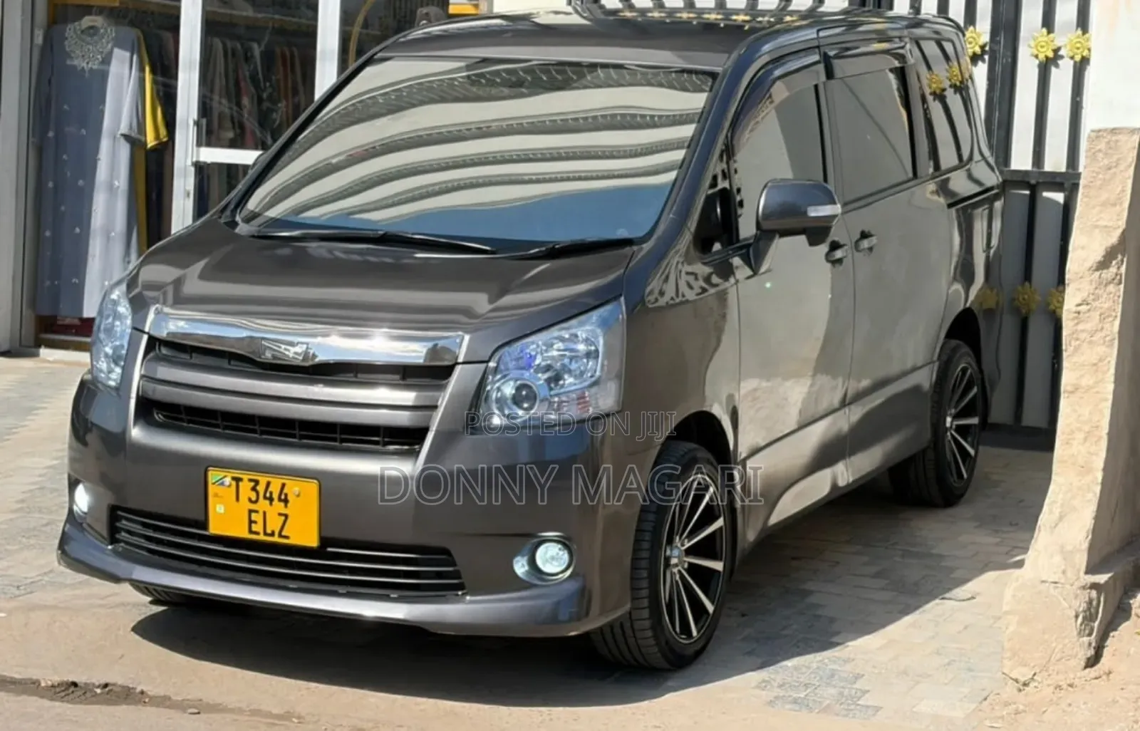 Toyota Noah 2008 Gray