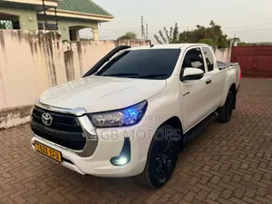Toyota Hilux Revo Smart Cab Deisel 2.8 AWD 2020 White