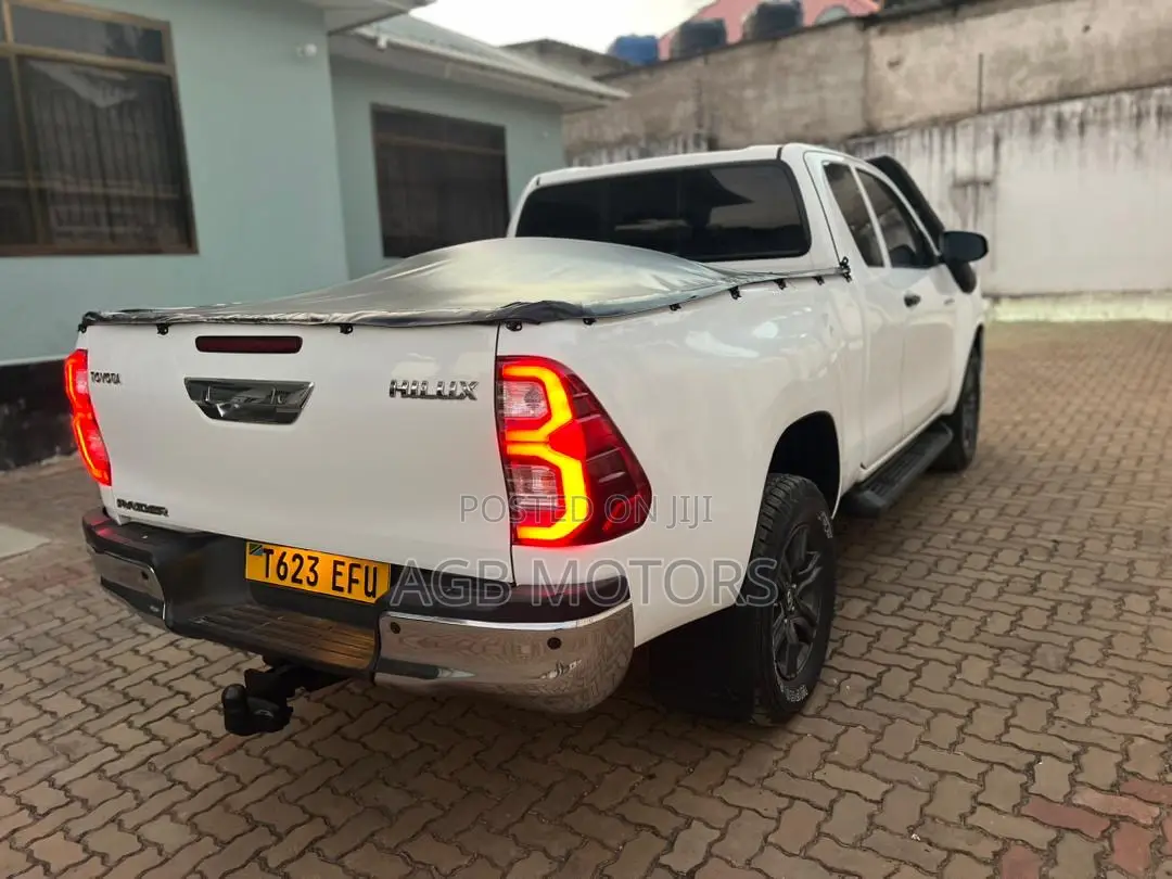 Toyota Hilux Revo Smart Cab Deisel 2.8 AWD 2020 White
