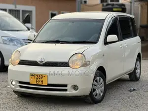 Toyota Sienta 2005 White
