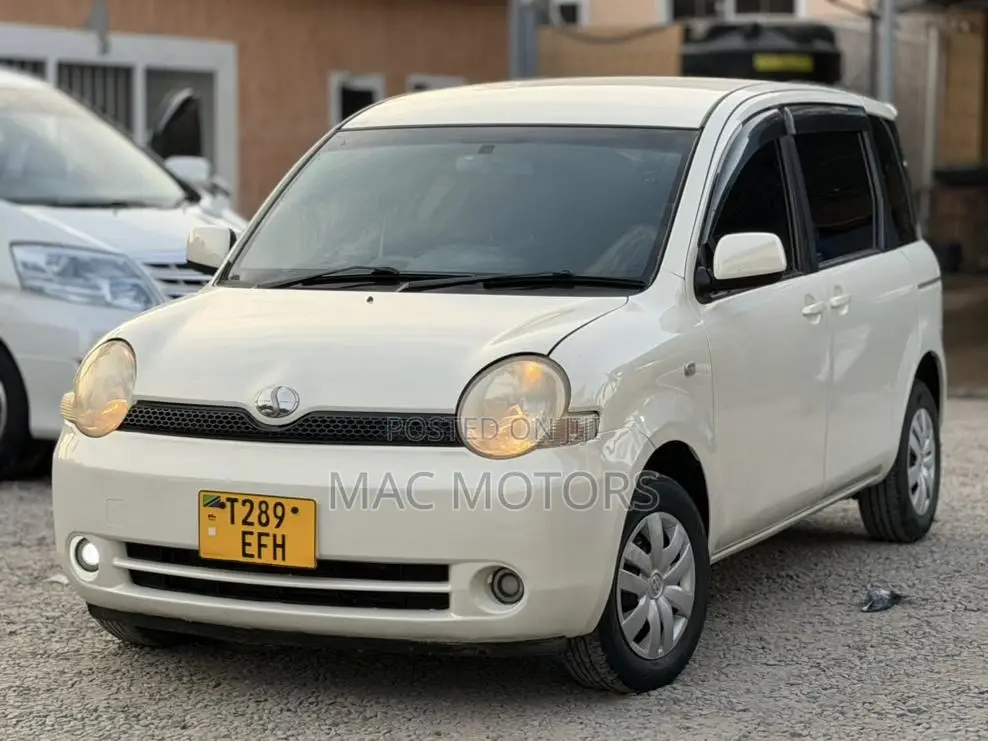 Toyota Sienta 2005 White