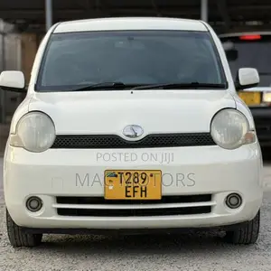 Toyota Sienta 2005 White
