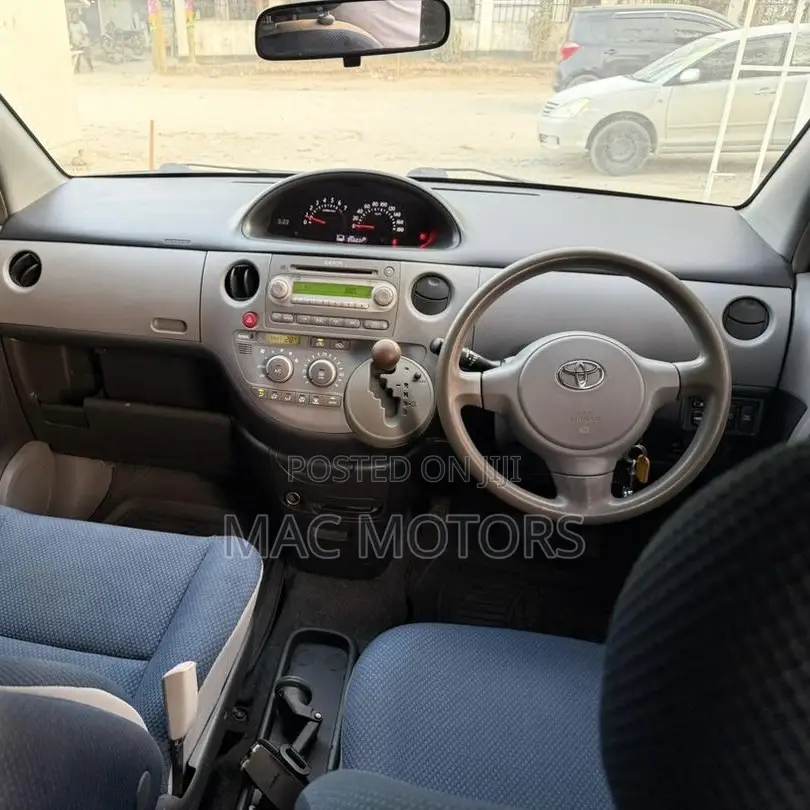 Toyota Sienta 2005 White
