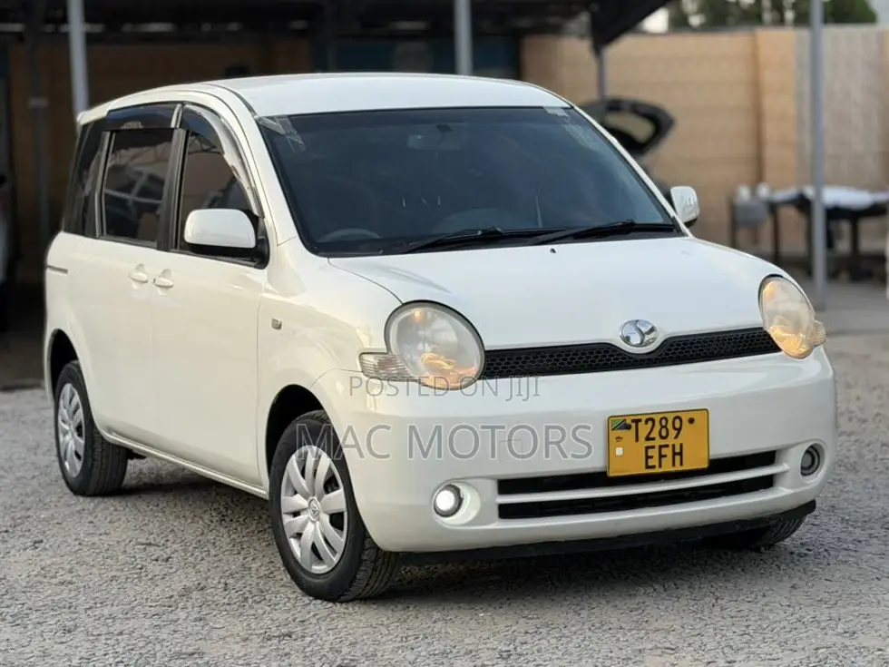 Toyota Sienta 2005 White