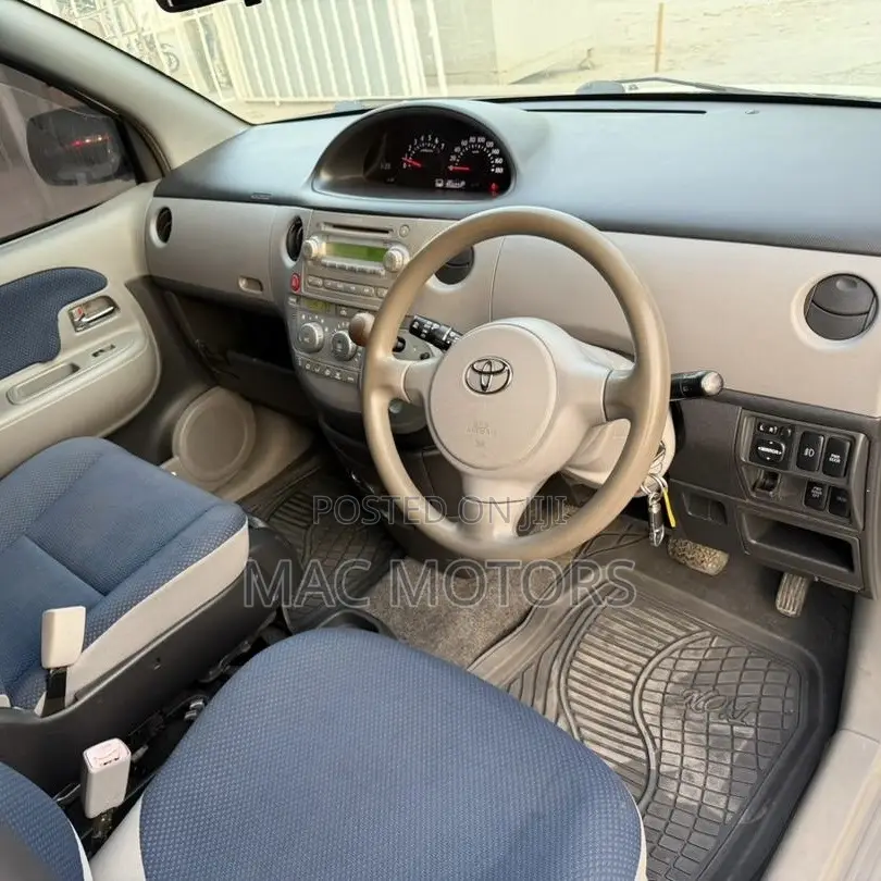 Toyota Sienta 2005 White