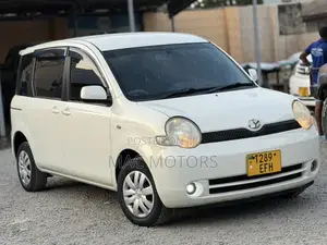 Toyota Sienta 2005 White