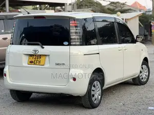 Toyota Sienta 2005 White