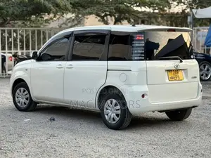 Toyota Sienta 2005 White