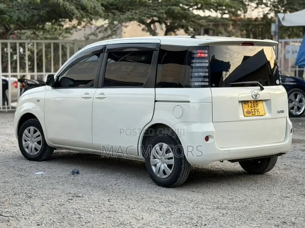 Toyota Sienta 2005 White