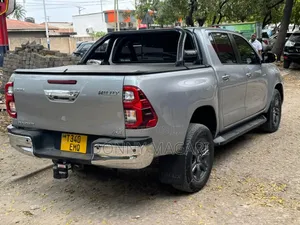 Toyota Hilux 2023 Gray