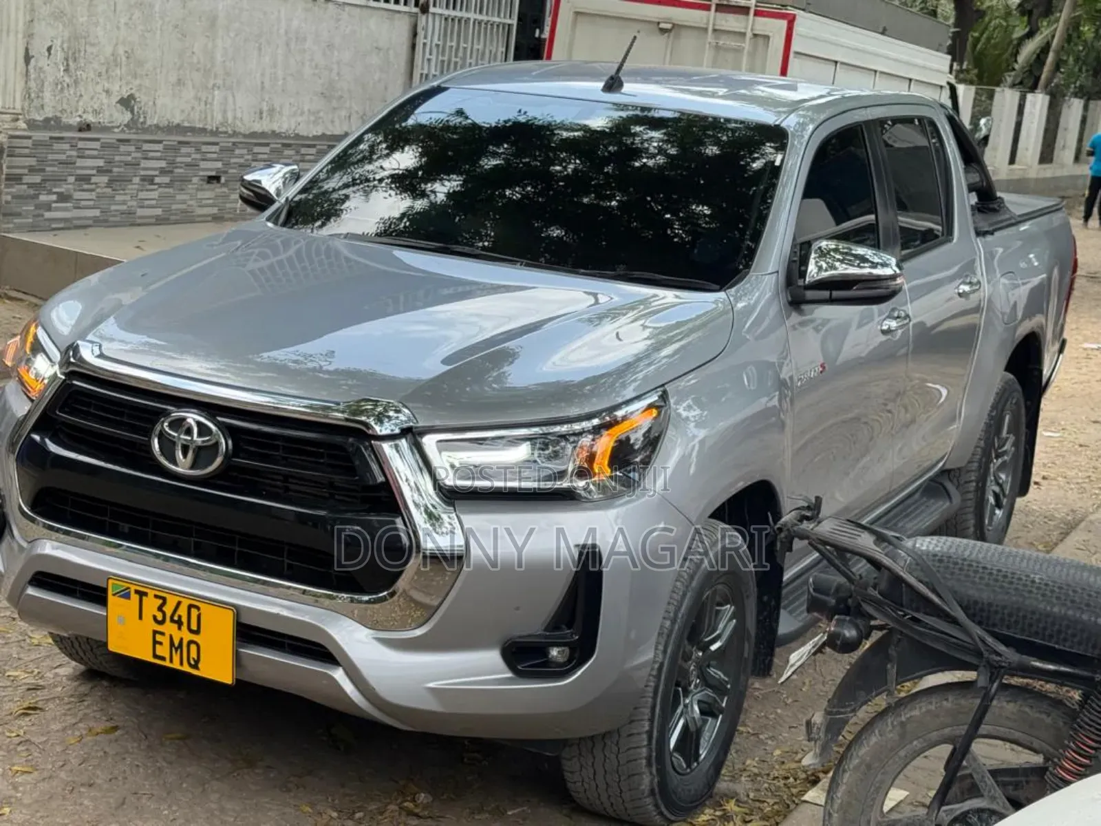 Toyota Hilux 2023 Gray