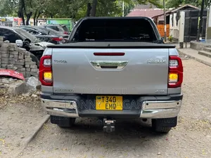 Toyota Hilux 2023 Gray