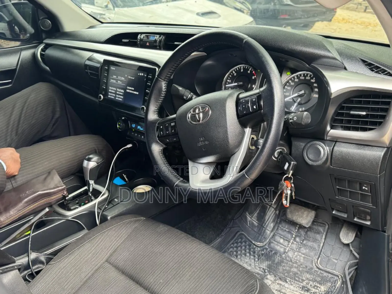 Toyota Hilux 2023 Gray