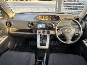 Toyota Corolla Rumion Hatchback 1.5 FWD 2010 Black