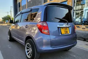 Toyota Ractis 2005 Gray