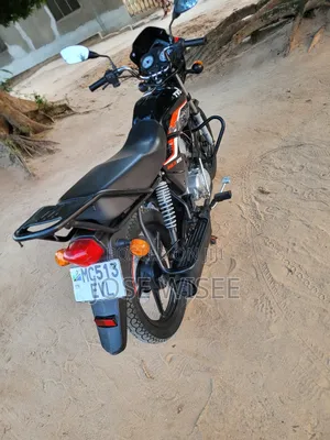 TVS HLX 125 2025 Black