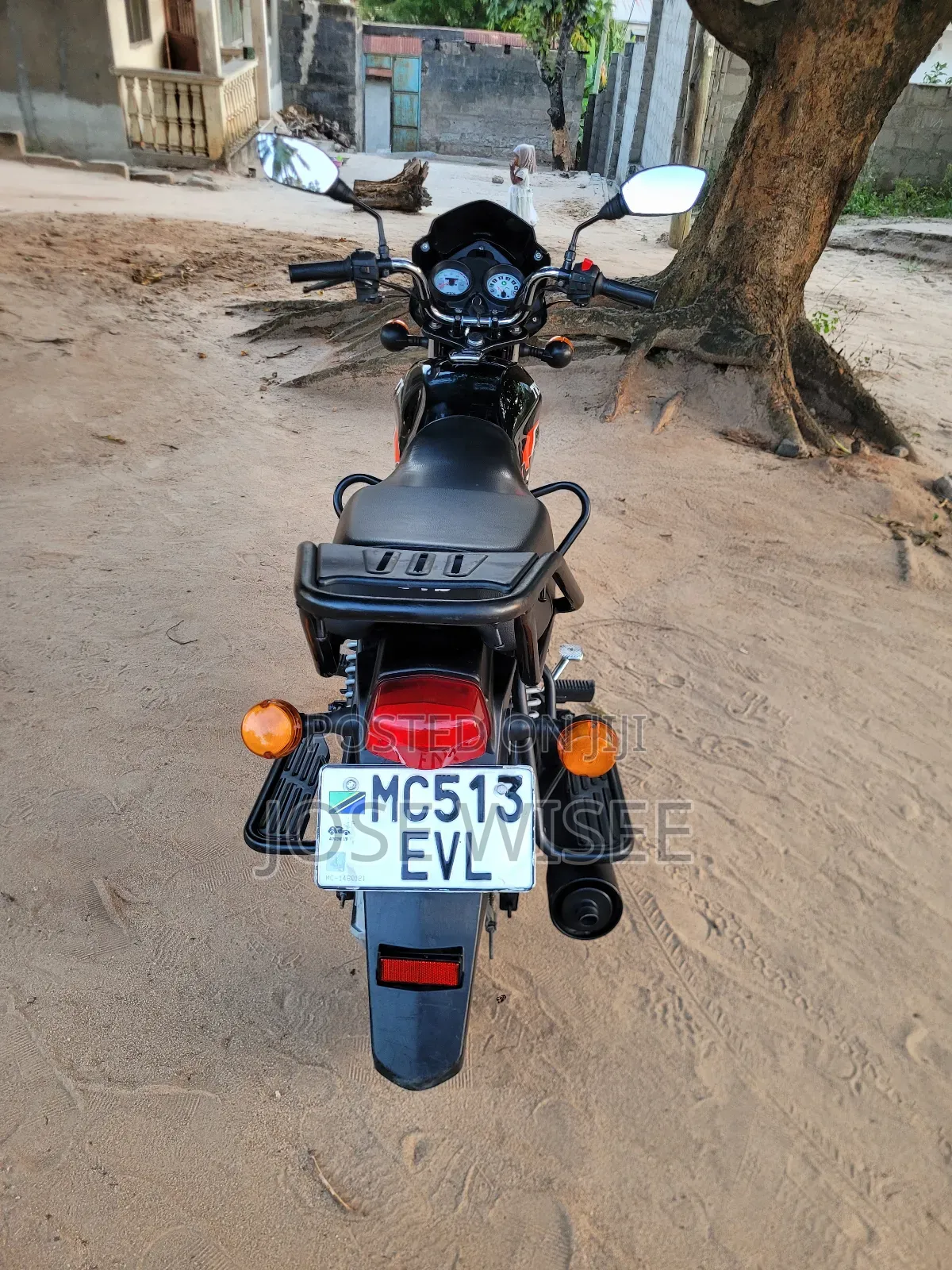 TVS HLX 125 2025 Black
