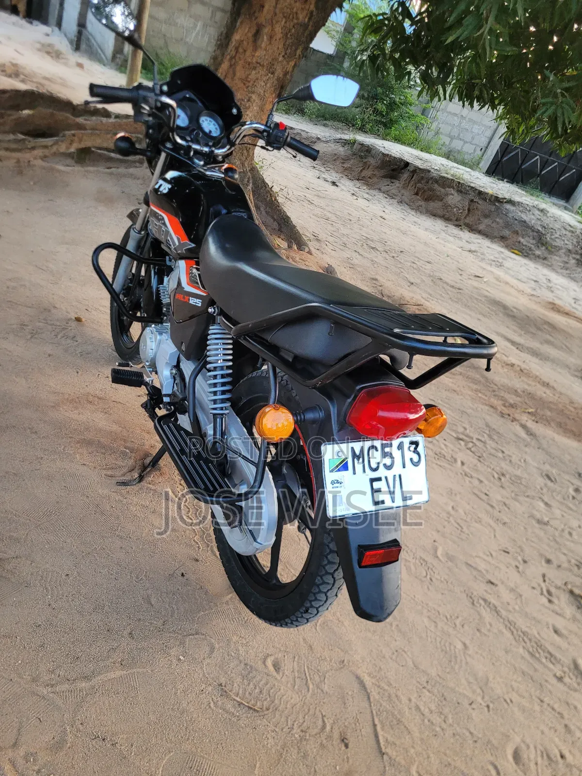 TVS HLX 125 2025 Black
