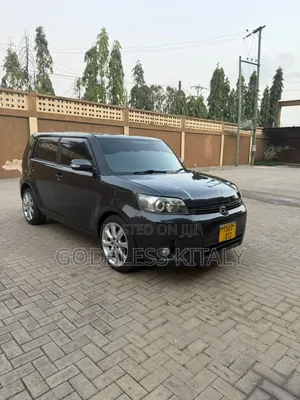 Toyota Corolla Rumion Hatchback 1.5 FWD 2010 Black