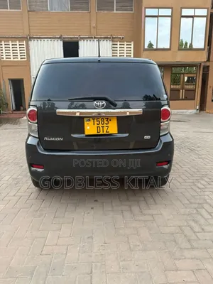 Toyota Corolla Rumion Hatchback 1.5 FWD 2010 Black