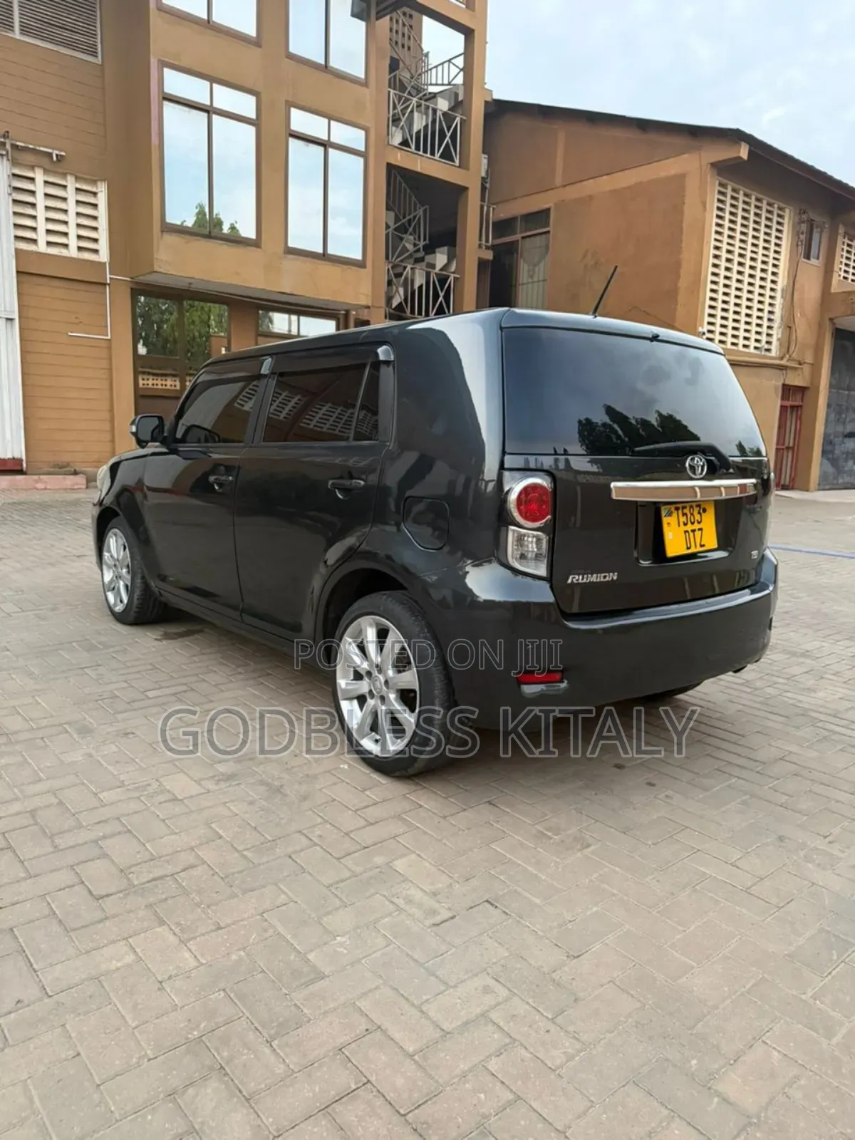 Toyota Corolla Rumion Hatchback 1.5 FWD 2010 Black