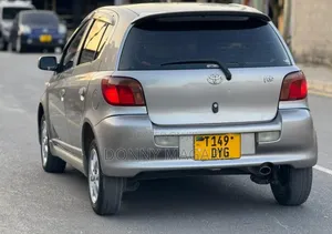 Toyota Vitz 2002 Gray