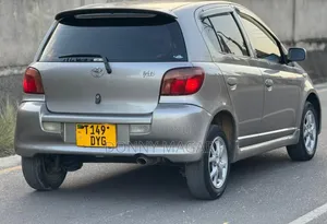 Toyota Vitz 2002 Gray