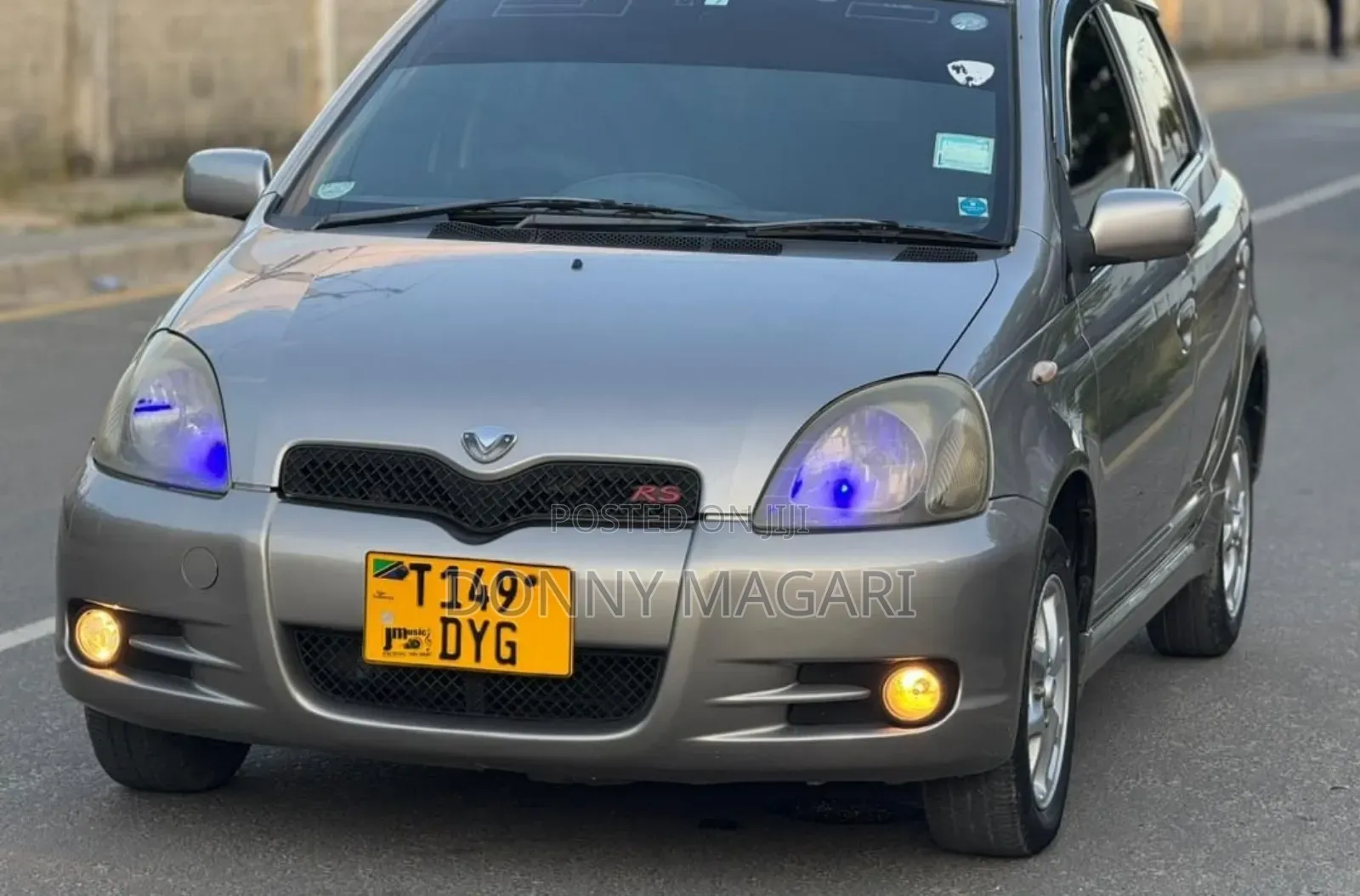 Toyota Vitz 2002 Gray