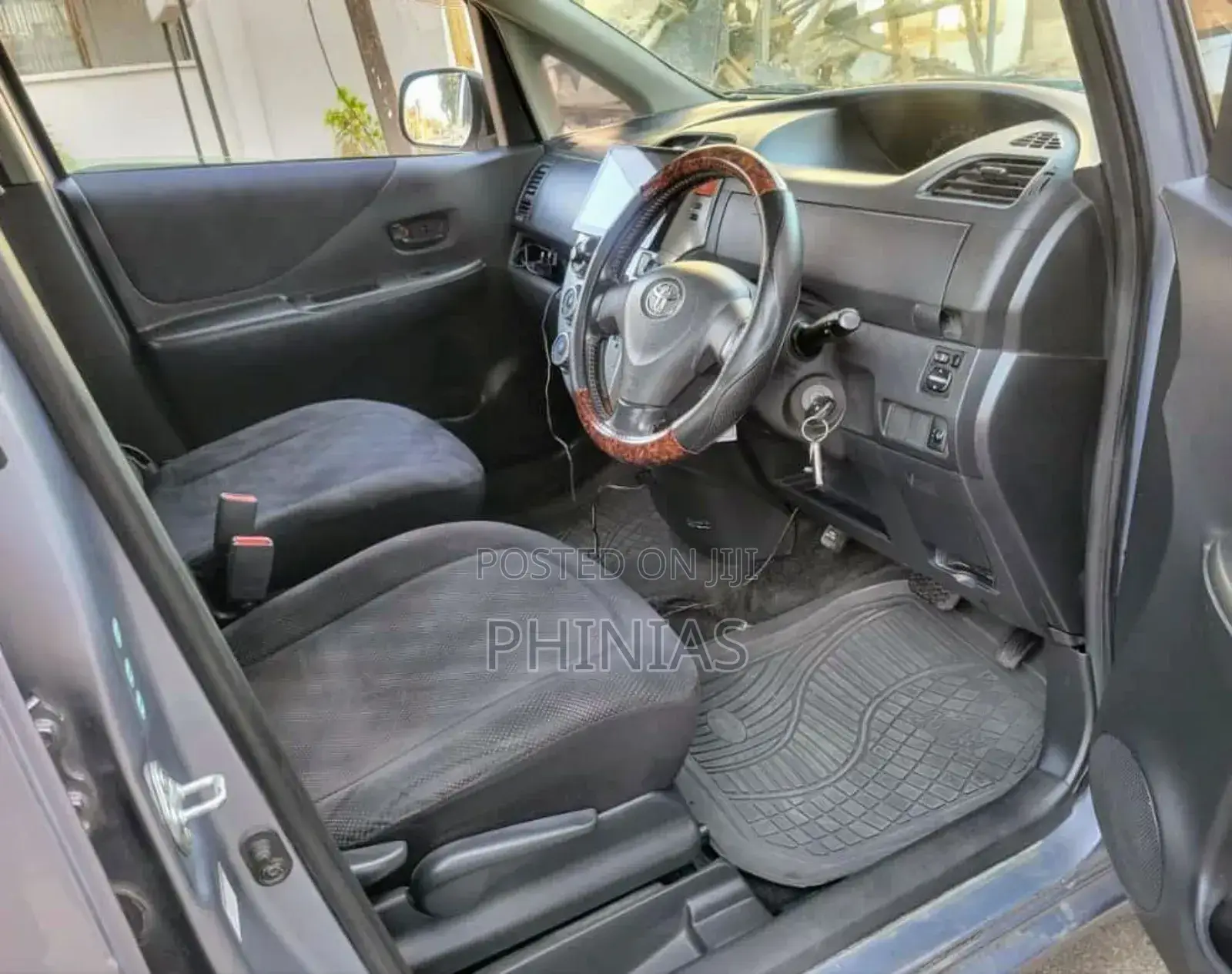 Toyota Ractis 2005 Gray