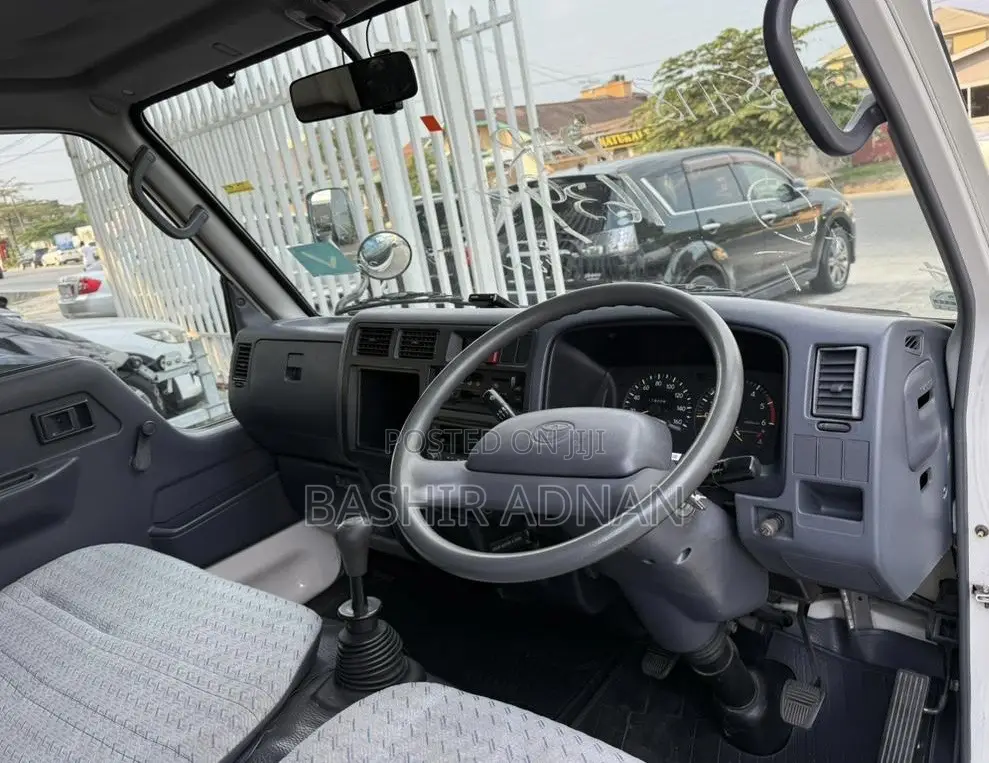 Toyota Dyna Truck Boxbody 1.5 Tonnes Unregistered(Mpya) Chasis.