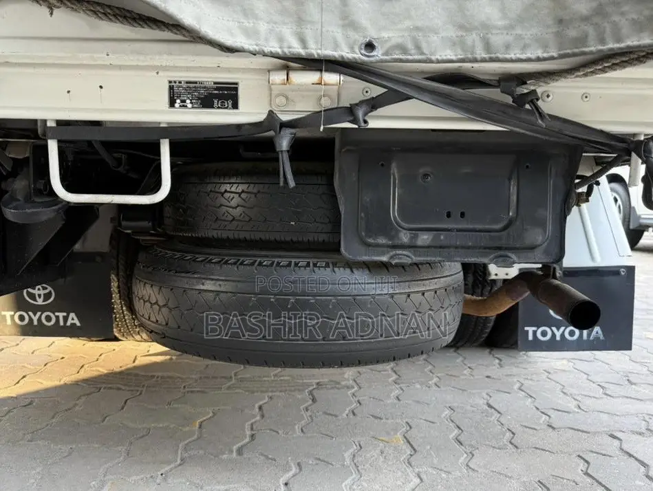 Toyota Dyna Truck Boxbody 1.5 Tonnes Unregistered(Mpya) Chasis.