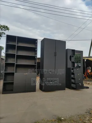 Seti Ya Chumbani Rangi Ni Multi Black