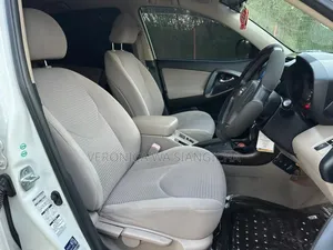 Toyota Vanguard 2009 White