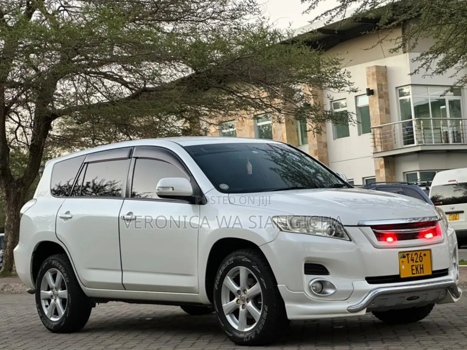 Toyota Vanguard 2009 White